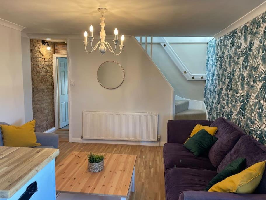 Stylish & Spacious 2 Storey, 3 Bed Apartment Gravesend Eksteriør bilde