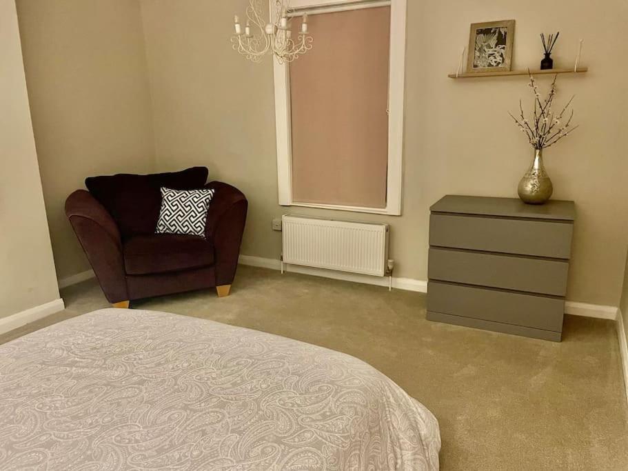 Stylish & Spacious 2 Storey, 3 Bed Apartment Gravesend Eksteriør bilde