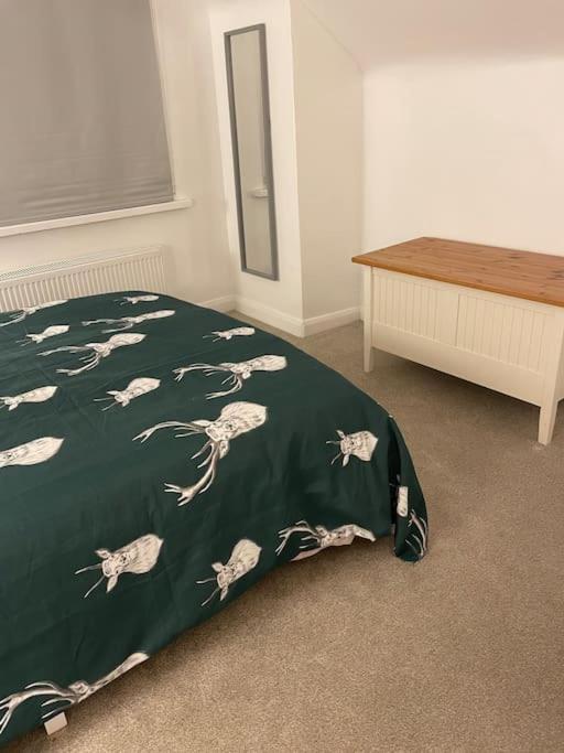 Stylish & Spacious 2 Storey, 3 Bed Apartment Gravesend Eksteriør bilde