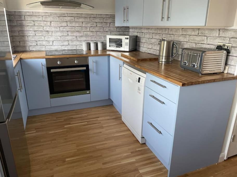 Stylish & Spacious 2 Storey, 3 Bed Apartment Gravesend Eksteriør bilde