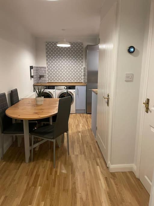 Stylish & Spacious 2 Storey, 3 Bed Apartment Gravesend Eksteriør bilde