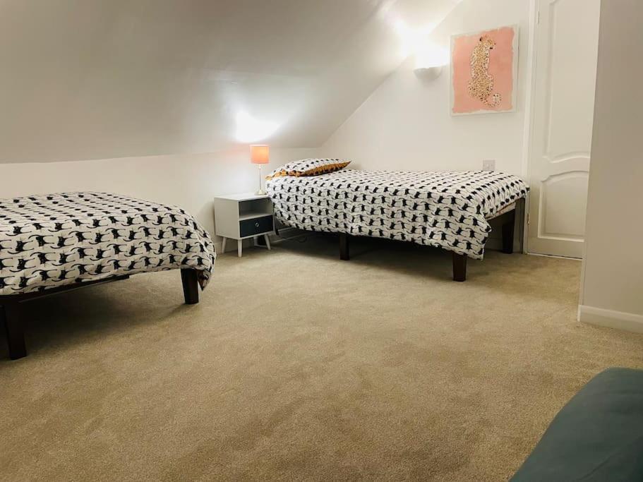 Stylish & Spacious 2 Storey, 3 Bed Apartment Gravesend Eksteriør bilde
