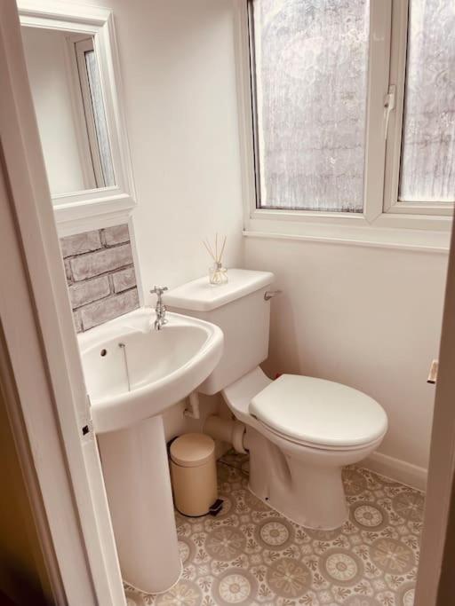 Stylish & Spacious 2 Storey, 3 Bed Apartment Gravesend Eksteriør bilde